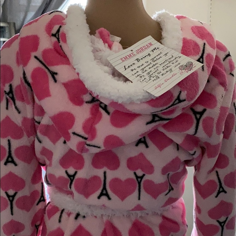Robe - Picture 5 of 5